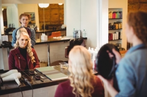 How Hairdressing Schools Courses Enhance Your Skill?